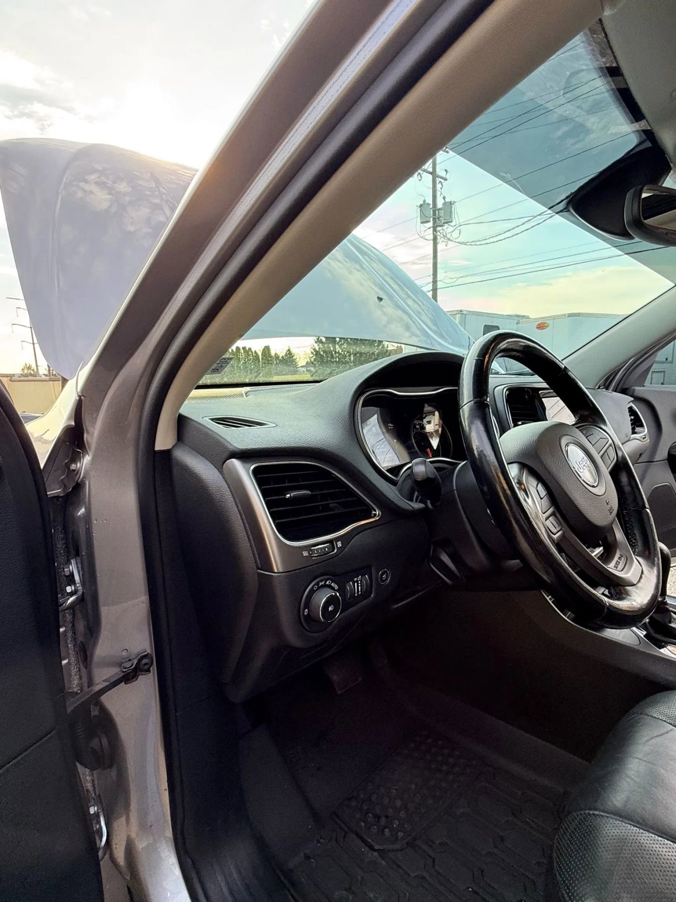 Used 2020 Jeep Cherokee Limited AWD/4WD image 37