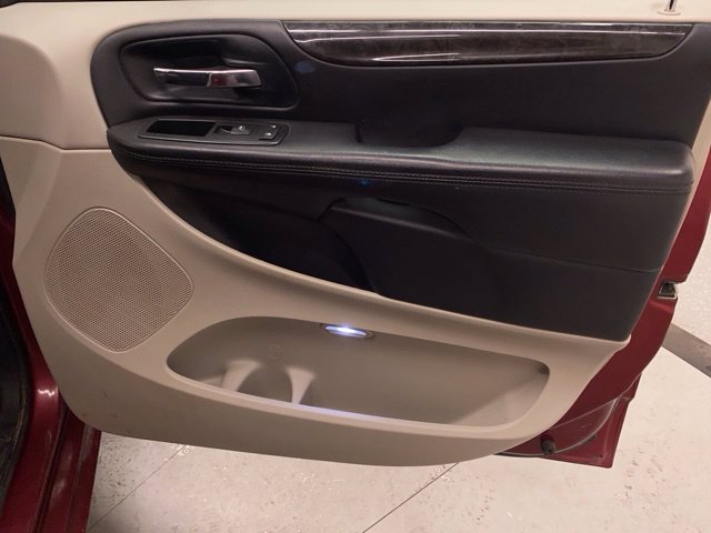 Used 2014 Dodge Grand Caravan SXT FWD image 24