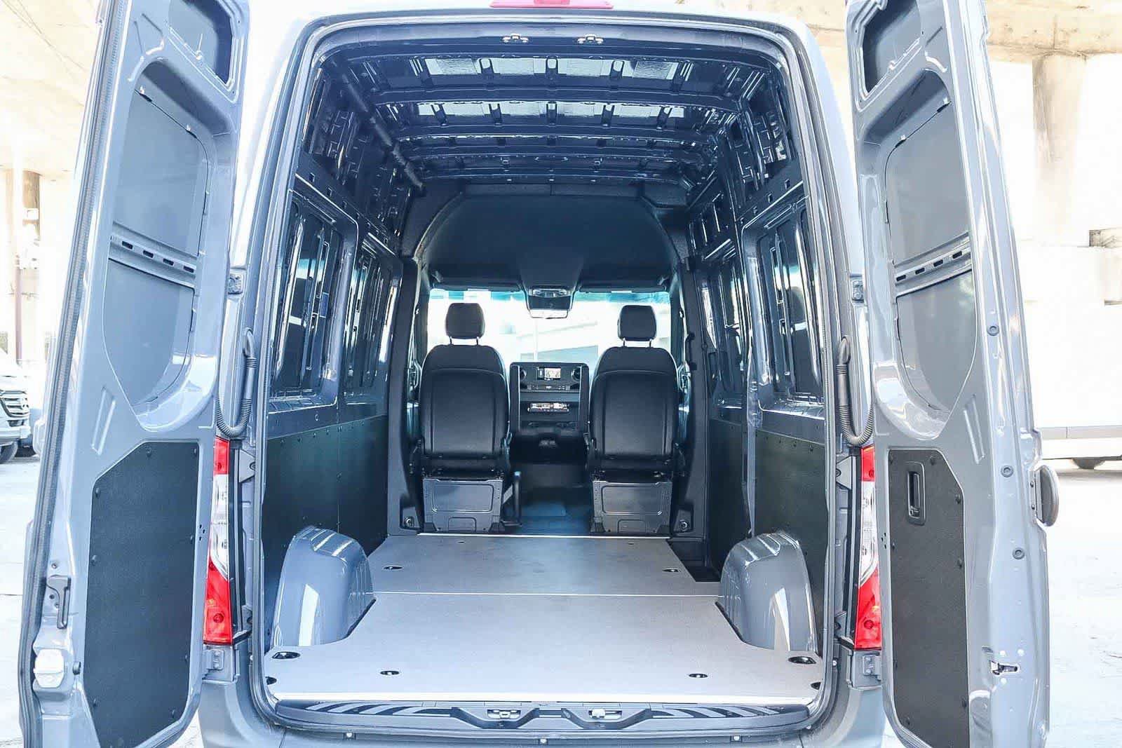 Used 2024 Mercedes-Benz Sprinter 2500 image 24