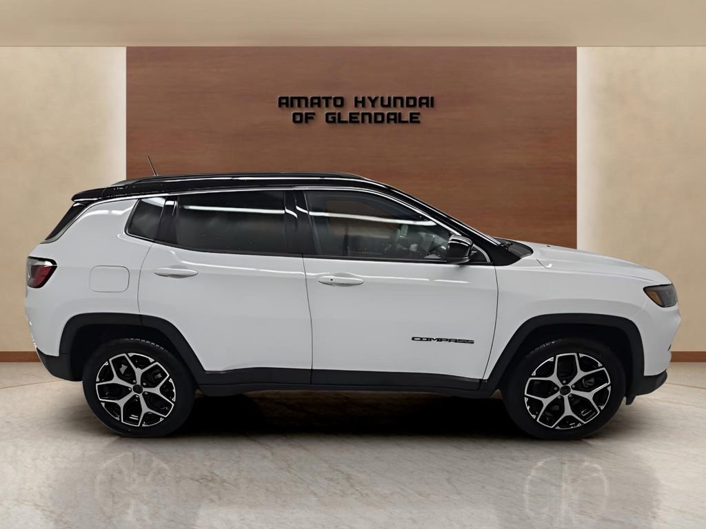 Used 2025 Jeep Compass Limited image 7