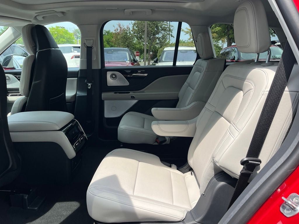 Used 2026 Lincoln Aviator Reserve w/ Luxury Package AWD/4WD image 12