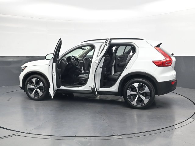 Used 2023 Volvo XC40 B4 Ultimate FWD image 40