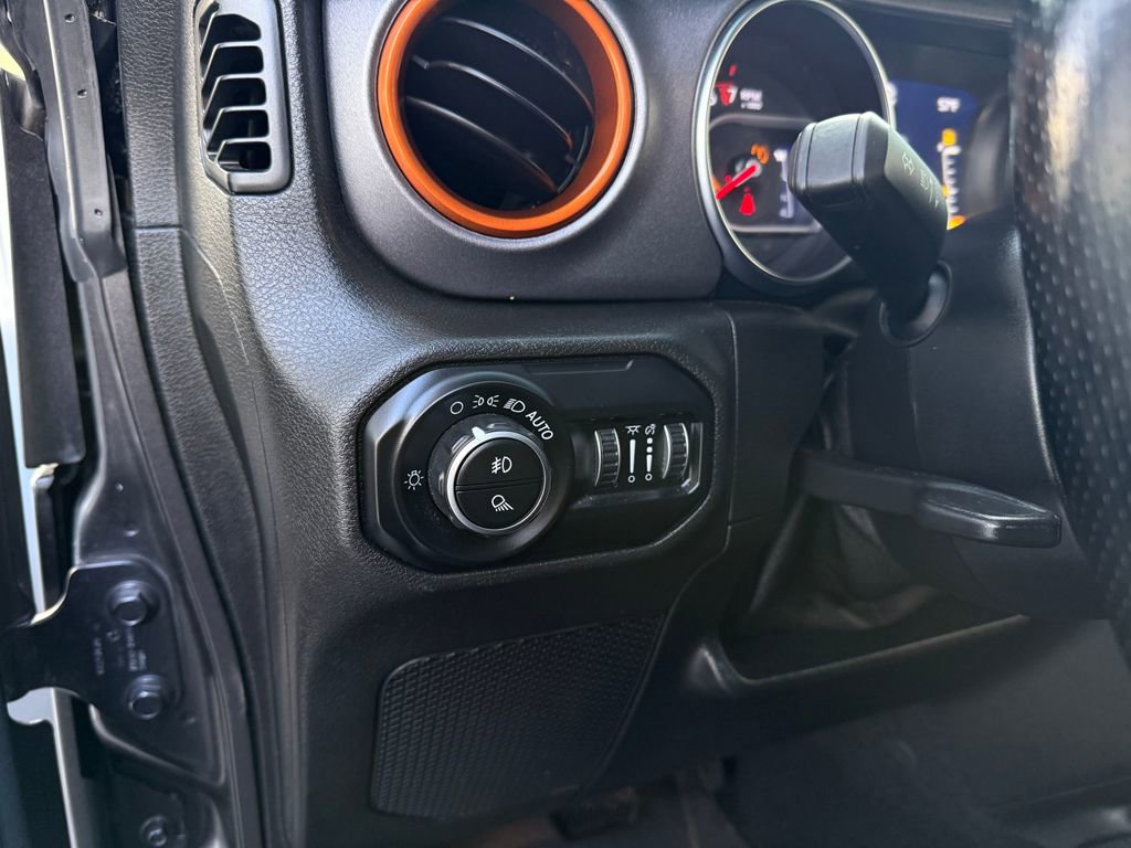 Used 2020 Jeep Gladiator Mojave w/ Dual Top Group AWD/4WD image 47