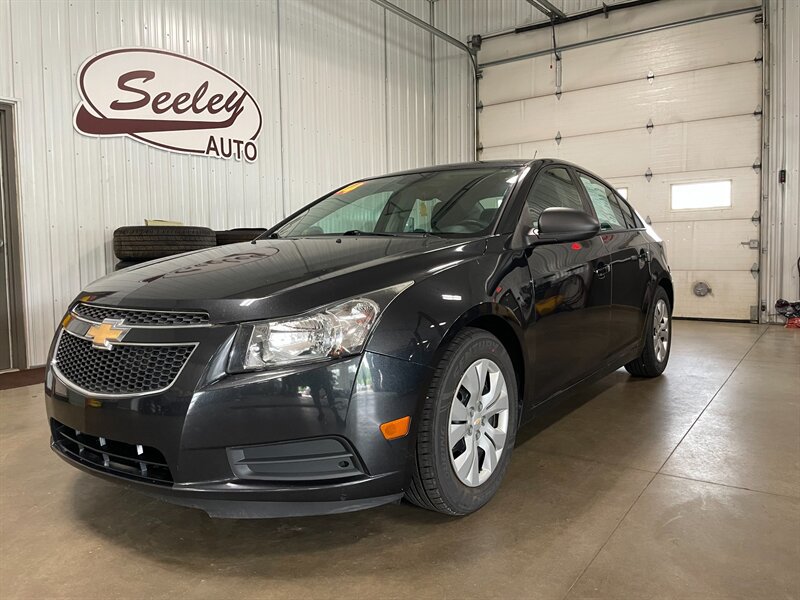 Used 2014 Chevrolet Cruze LS FWD image 2