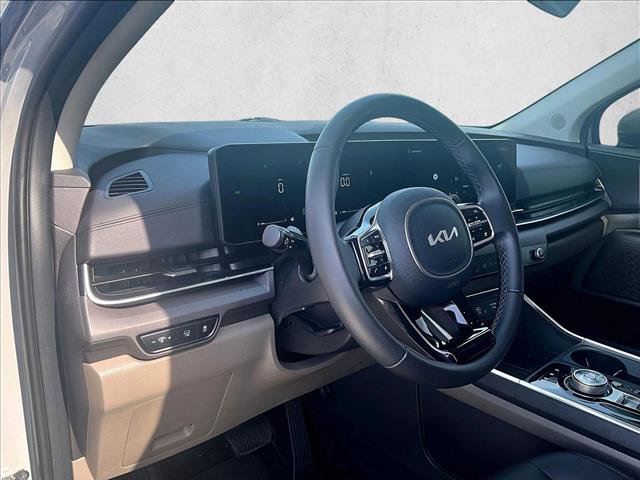 Used 2025 Kia Carnival EX FWD image 14