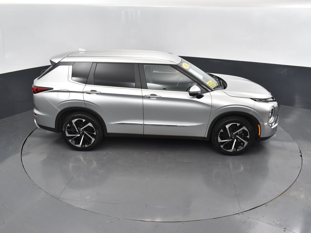 Used 2022 Mitsubishi Outlander SE image 42