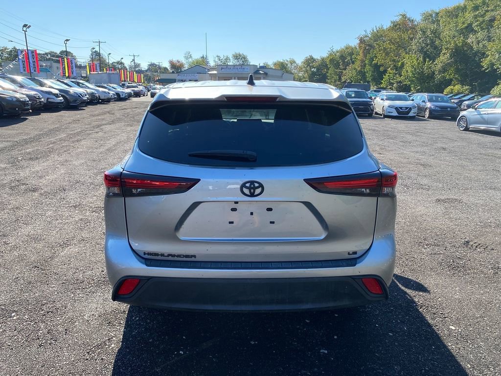 Used 2024 Toyota Highlander LE image 6