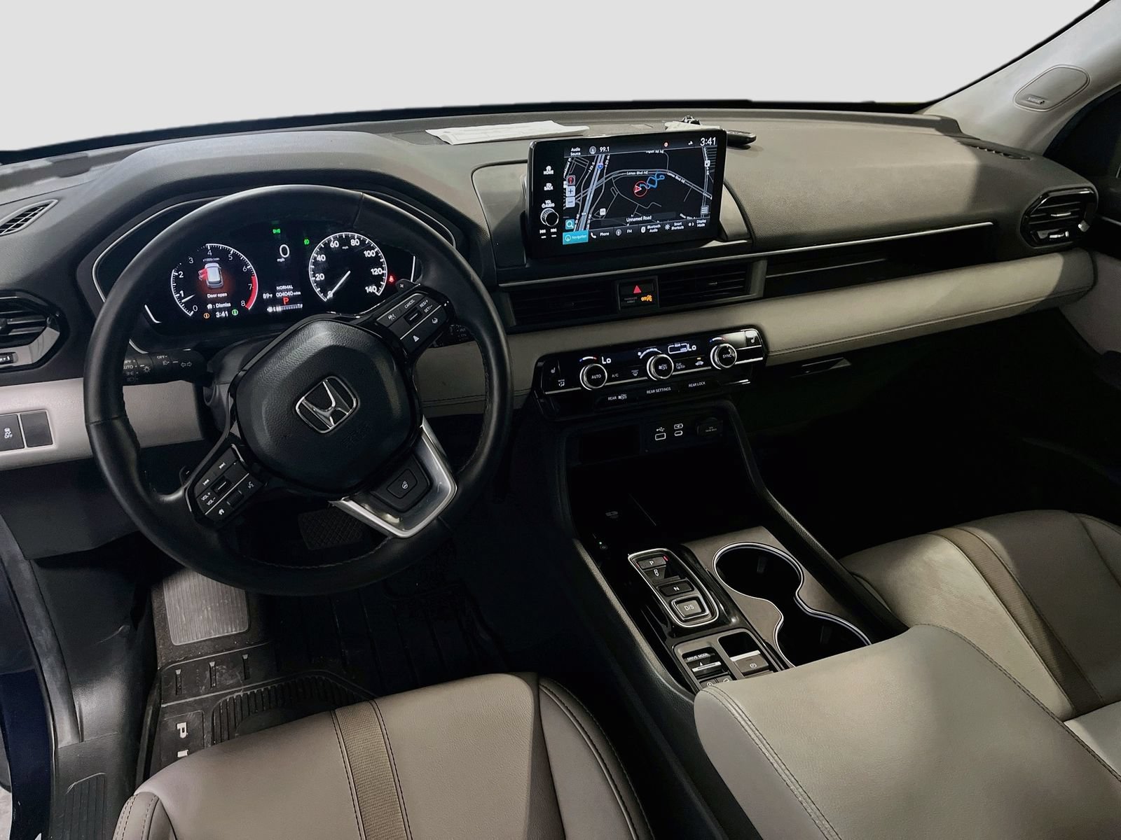 Used 2025 Honda Pilot Touring image 24