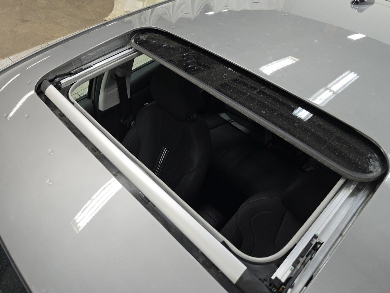 Used 2025 Hyundai Elantra SEL image 3