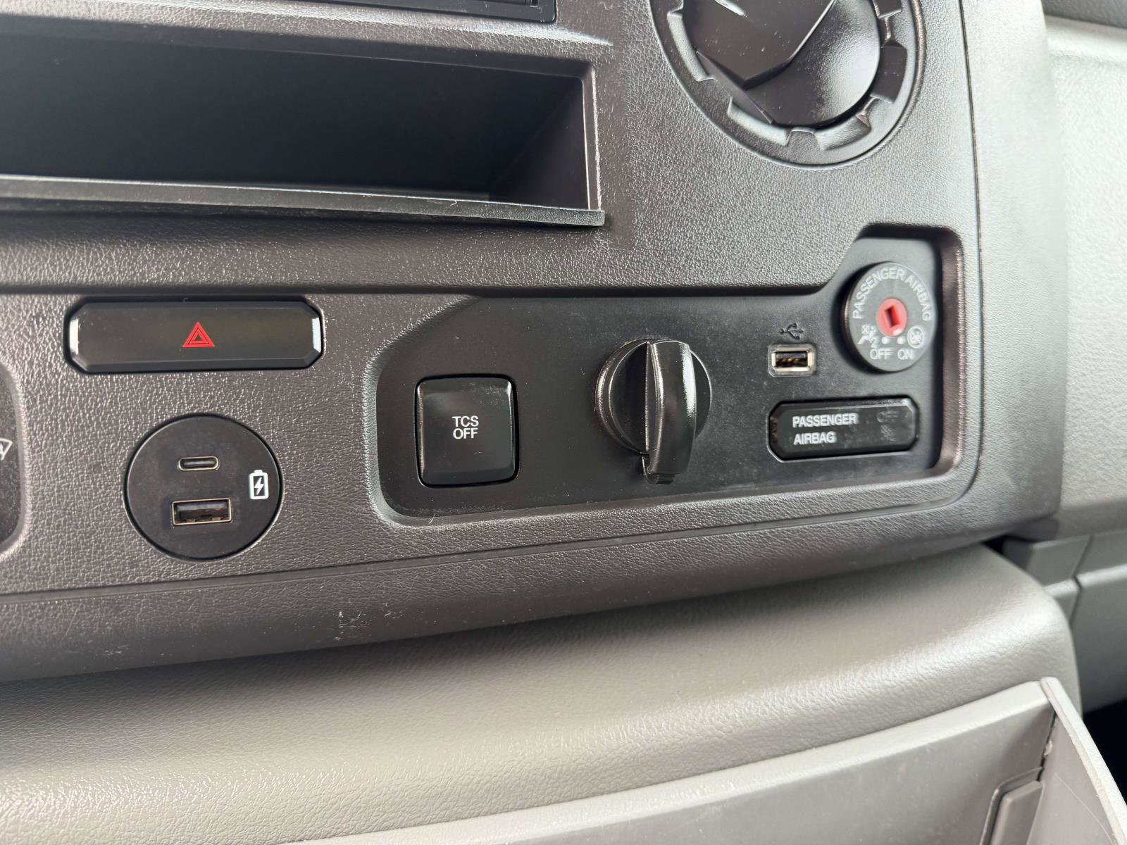 Used 2022 Ford E-350 and Econoline 350 Super Duty w/ Power Windows & Locks Group image 31