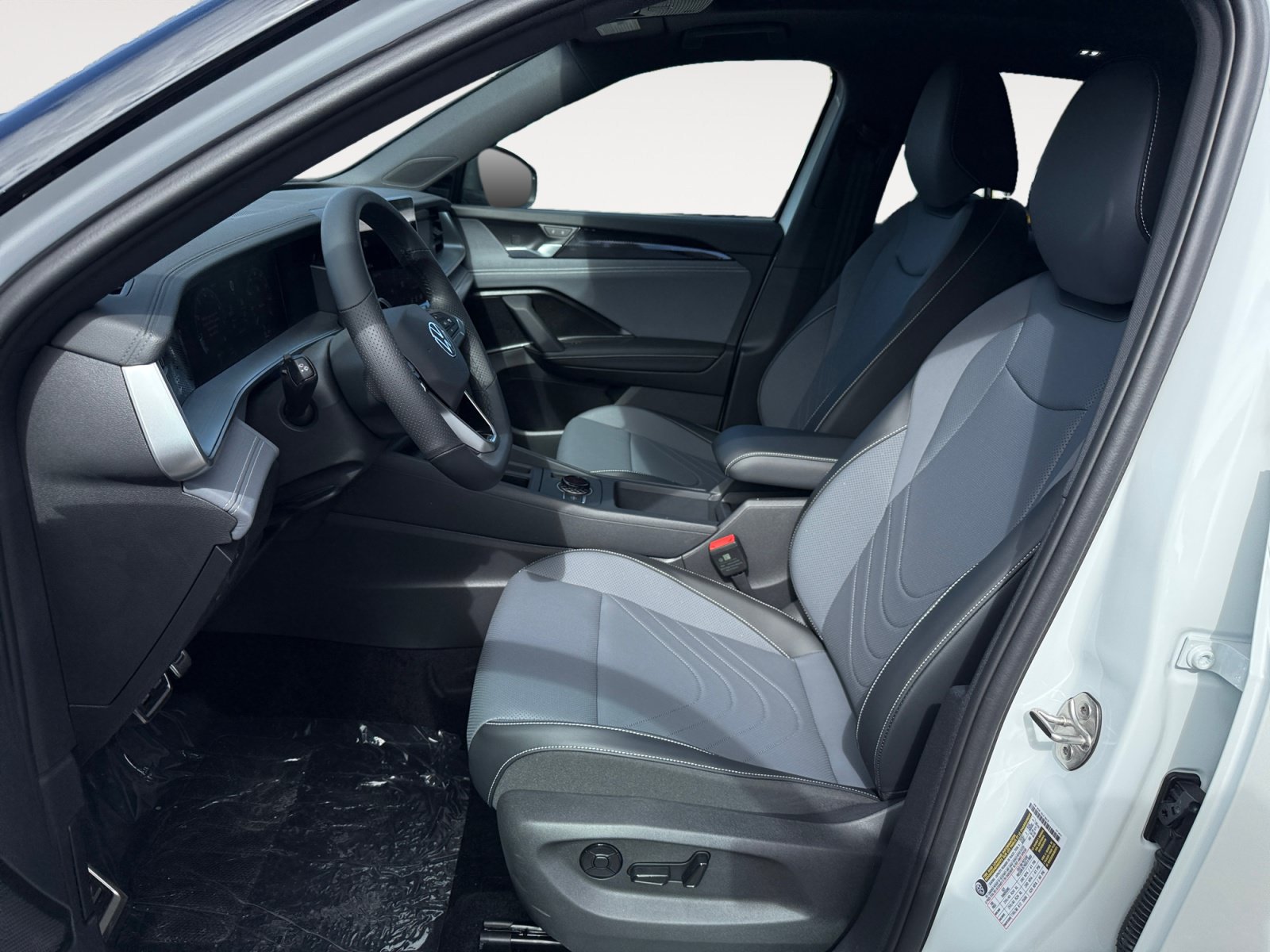 New 2026 Volkswagen Tiguan SE R-Line AWD/4WD image 10