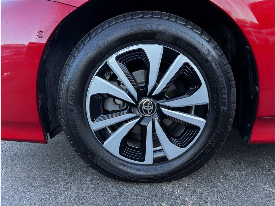 Used 2017 Toyota Prius Prime Advanced FWD image 34
