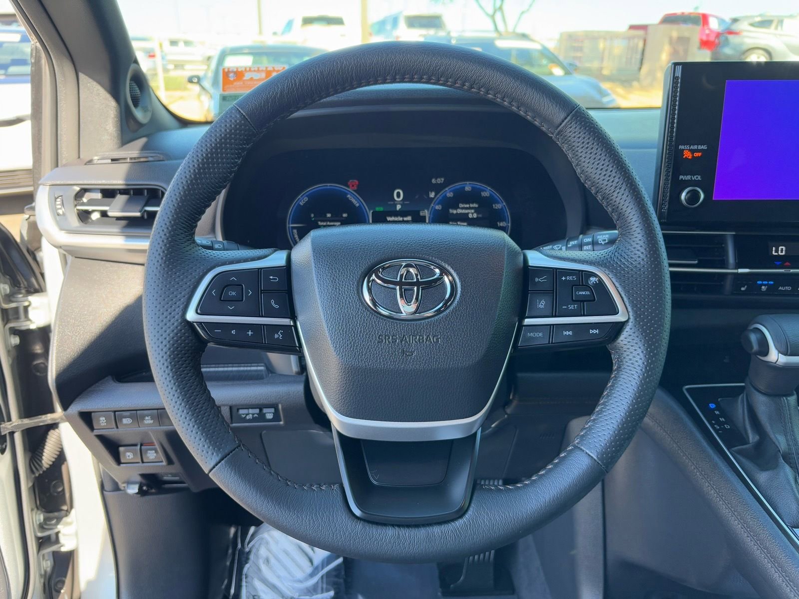 Used 2025 Toyota Sienna Limited image 20