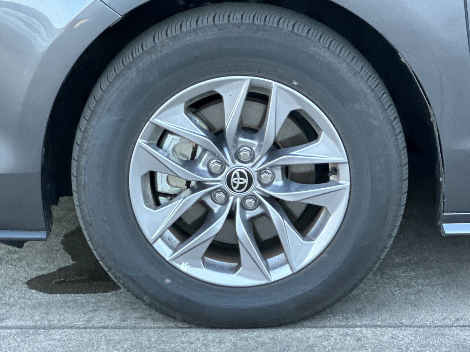 Used 2025 Toyota Sienna LE FWD image 24
