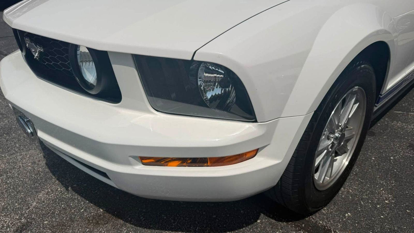 Used 2006 Ford Mustang Coupe RWD image 16