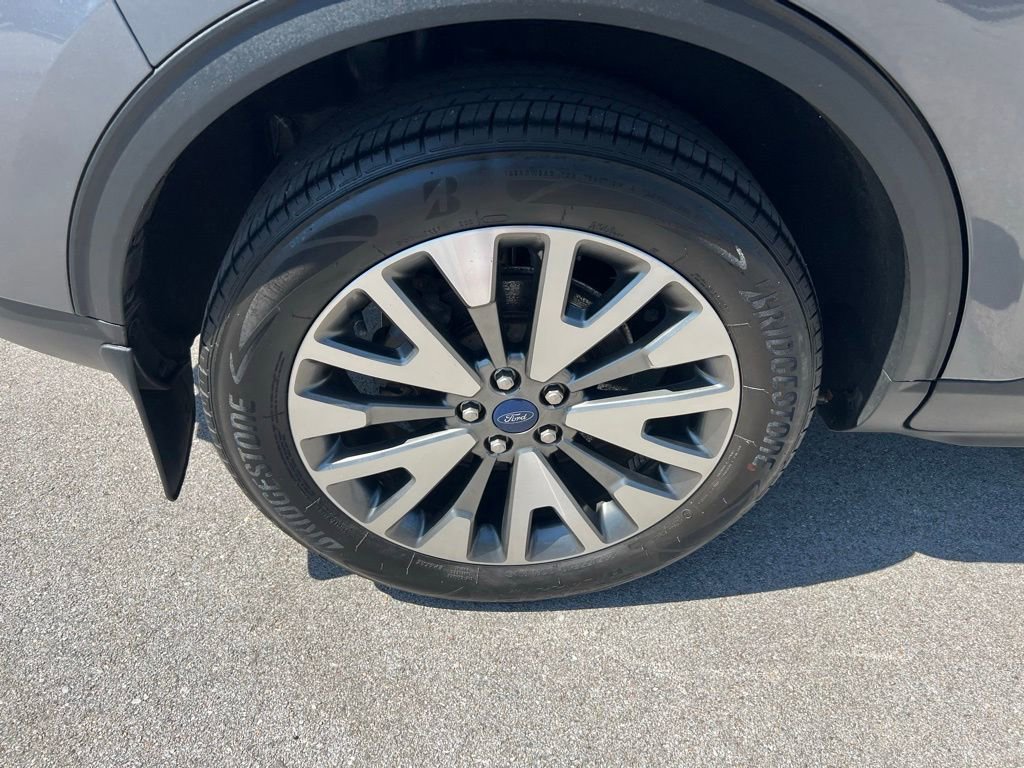 Used 2022 Ford Escape Titanium AWD/4WD image 11