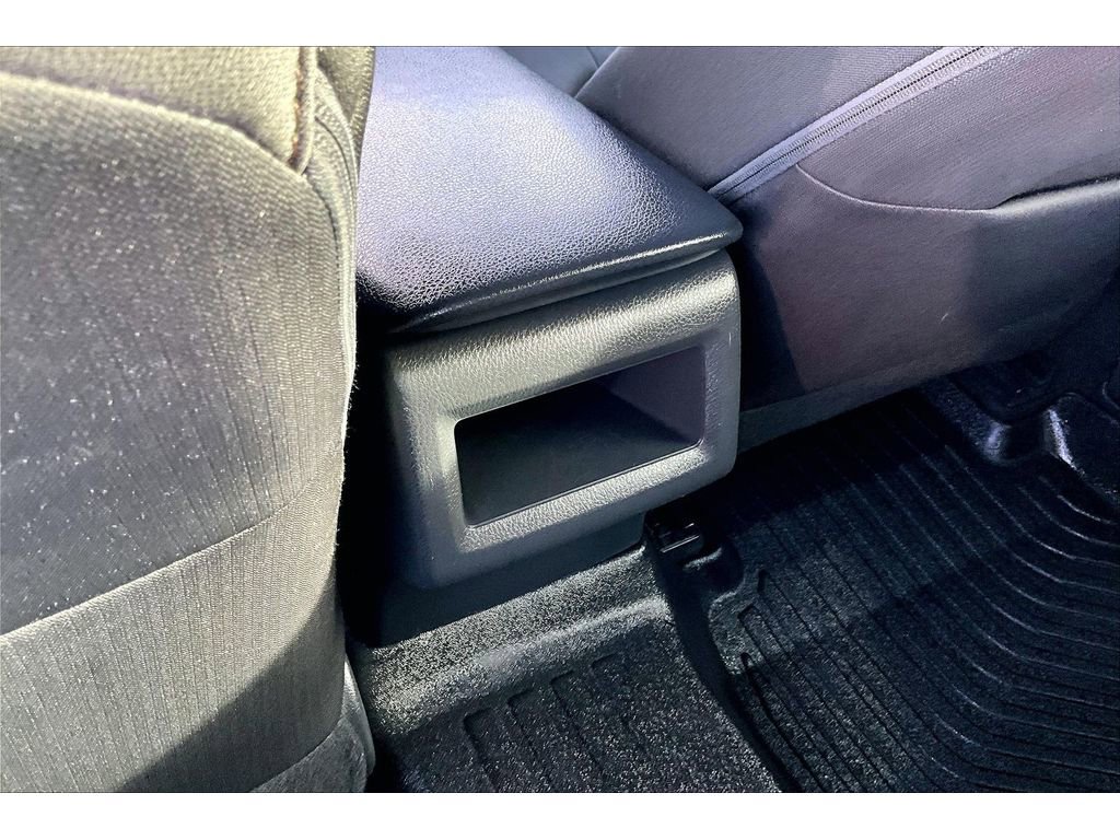 Used 2018 Toyota Camry LE image 10