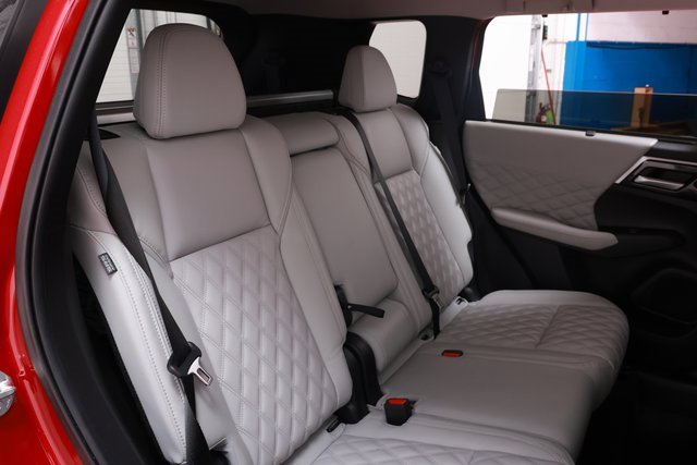Used 2024 Mitsubishi Outlander SEL image 12