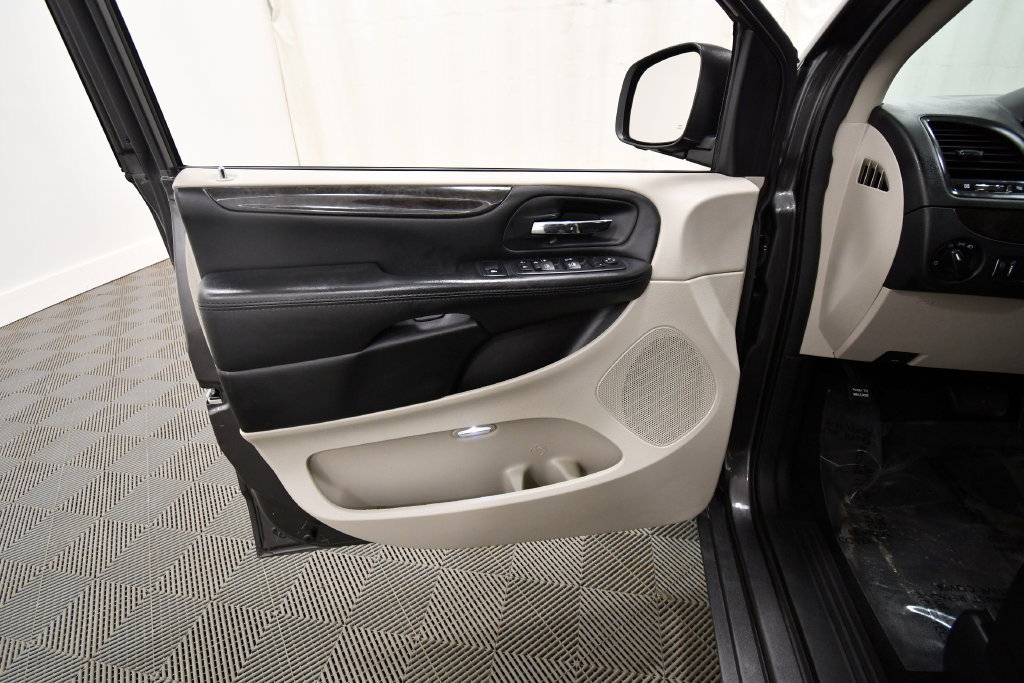 Used 2019 Dodge Grand Caravan SE FWD image 12