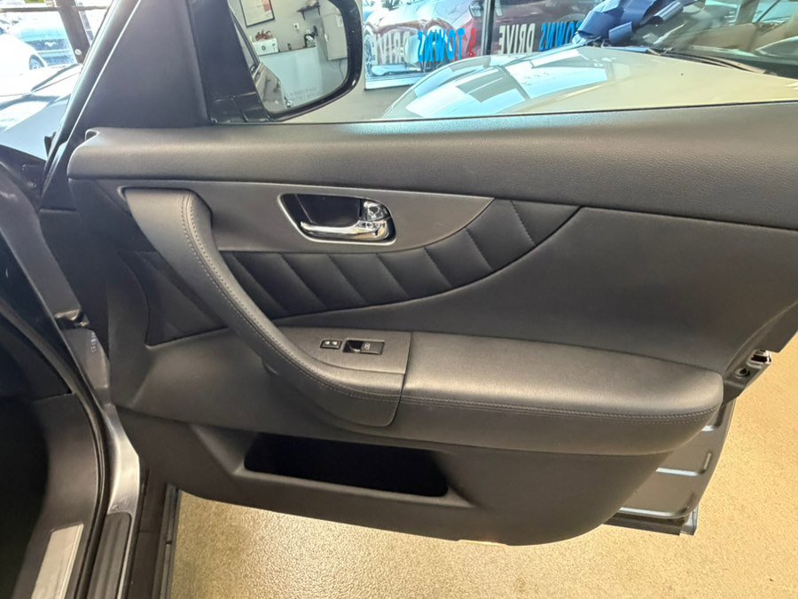 Used 2016 INFINITI QX70 2WD w/ Premium Package image 35