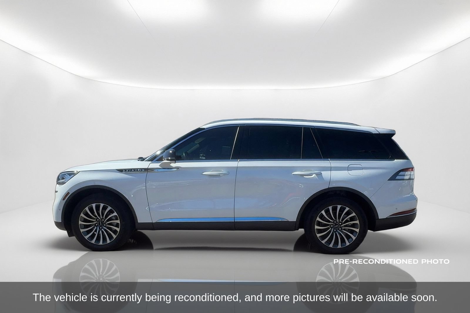 Used 2024 Lincoln Aviator Reserve w/ Equipment Group 201A RWD image 9