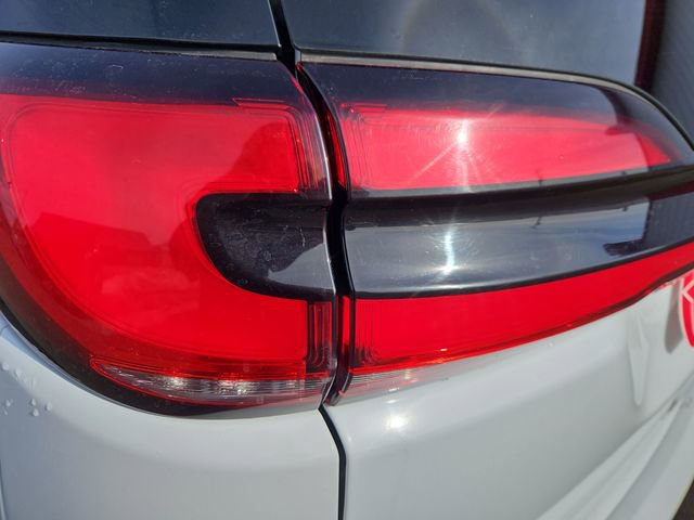 Used 2023 Chrysler Pacifica Touring-L FWD image 19