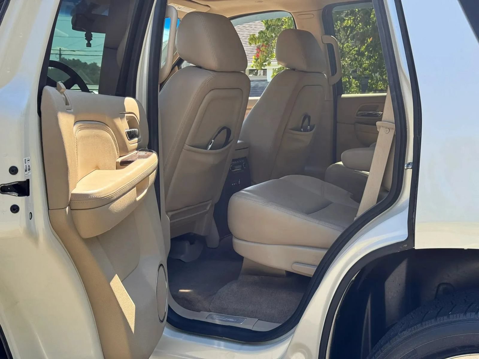 Used 2012 Cadillac Escalade Premium AWD/4WD image 14