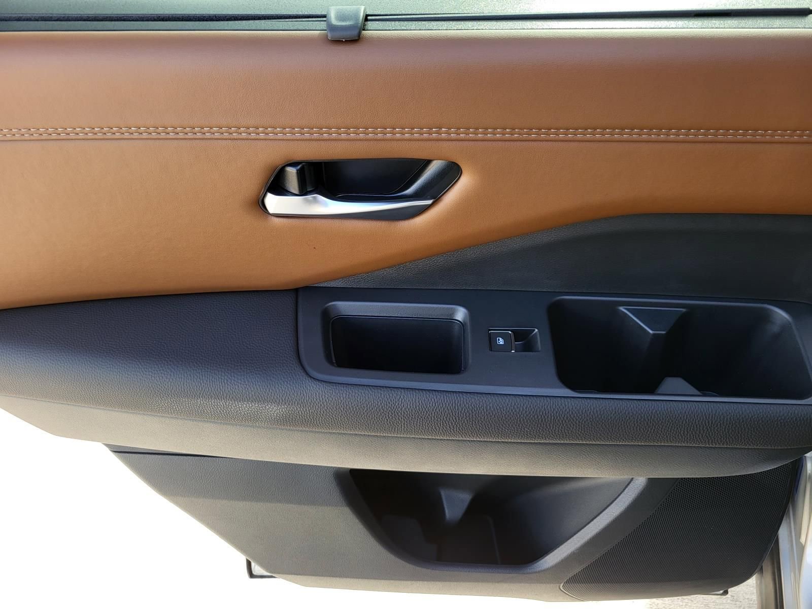 Certified 2025 Nissan Pathfinder Platinum w/ Cargo Package FWD image 19