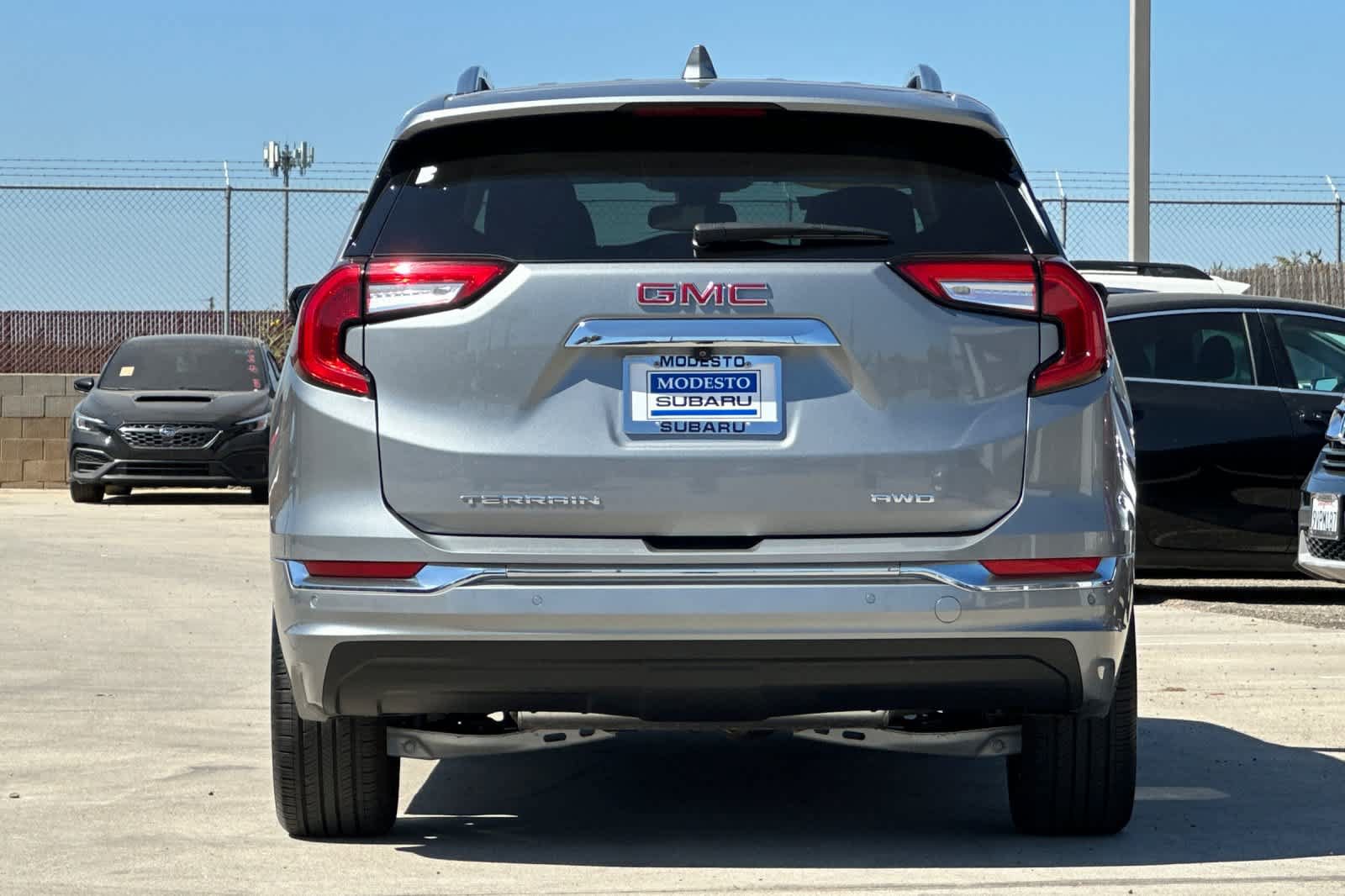 Used 2024 GMC Terrain Denali w/ Denali Premium Package AWD/4WD image 4