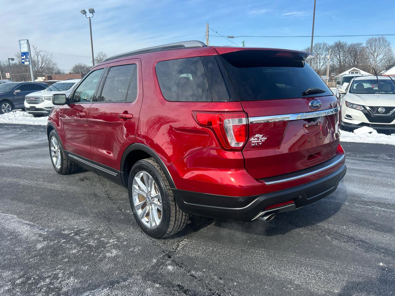 Used 2018 Ford Explorer XLT w/ Equipment Group 202A image 7