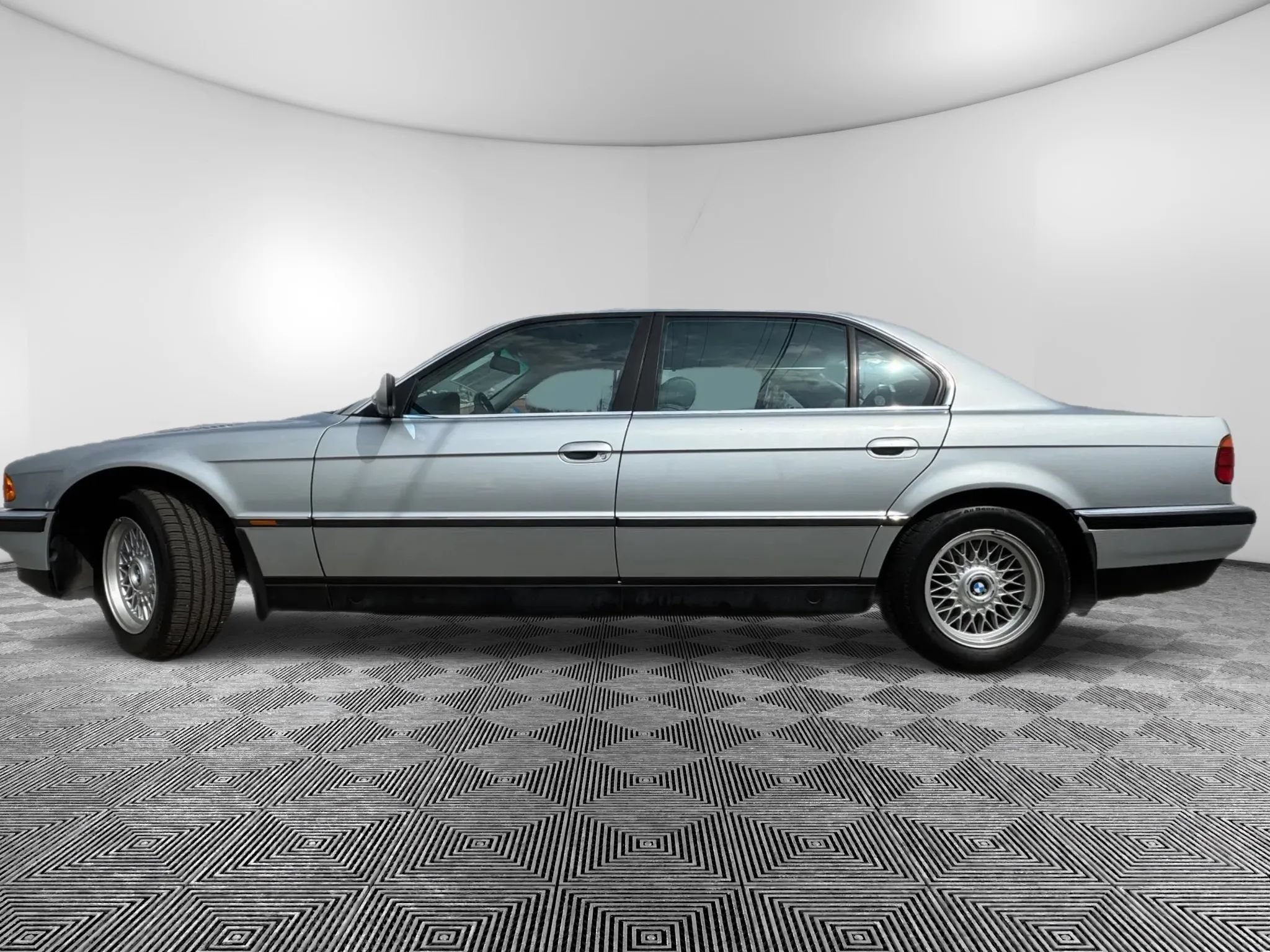 Used 1998 BMW 740iL RWD image 9