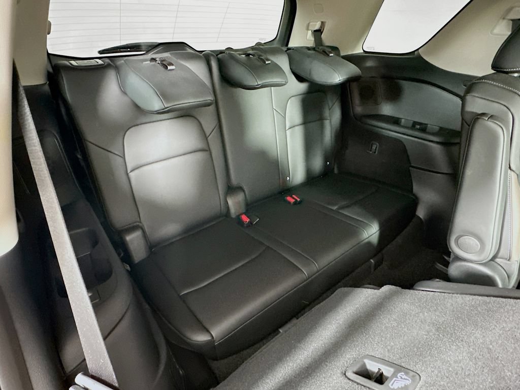 Certified 2025 Nissan Pathfinder Platinum AWD/4WD image 38