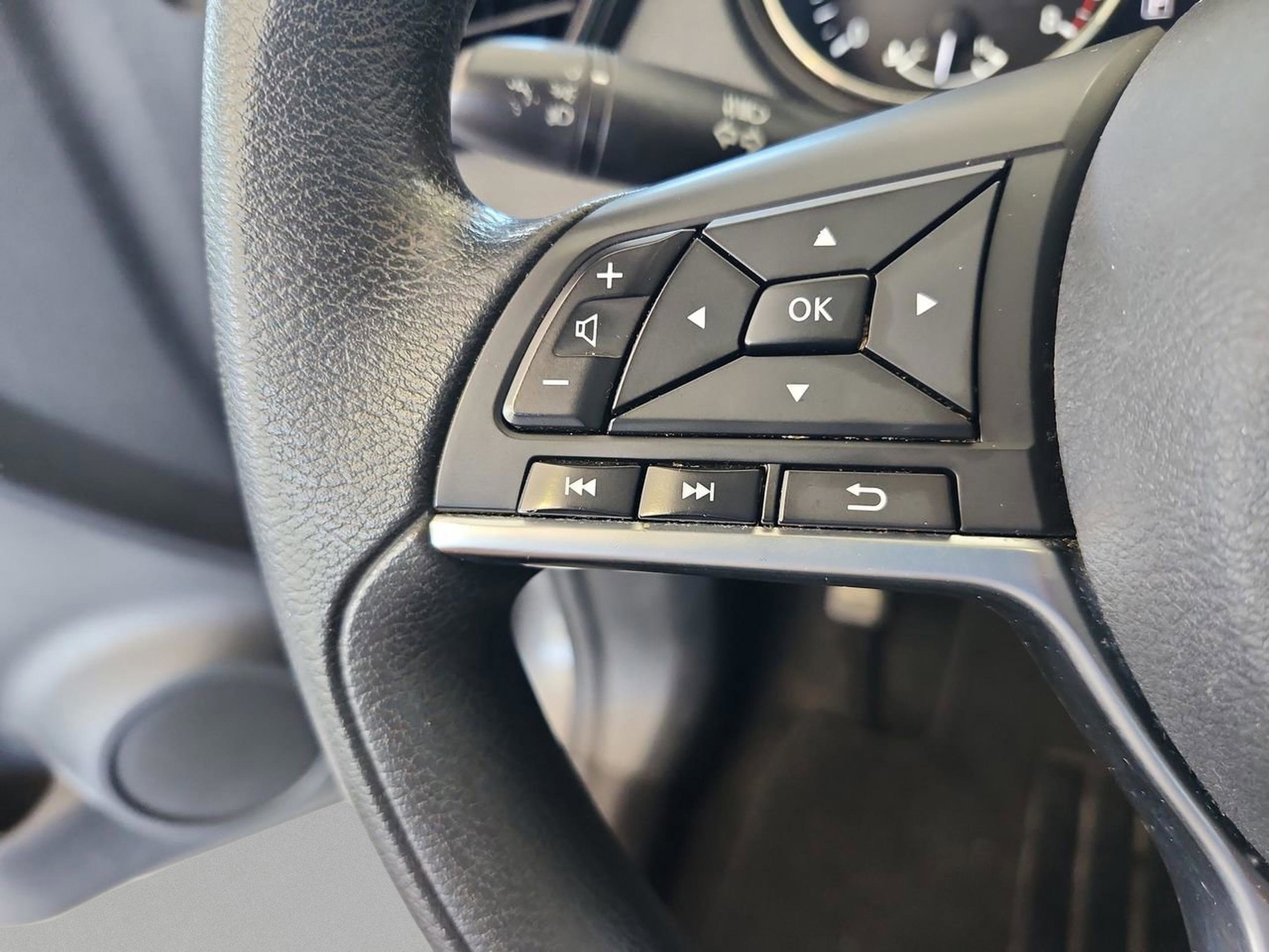 Used 2018 Nissan Rogue Sport S w/ S Appearance Package FWD image 13