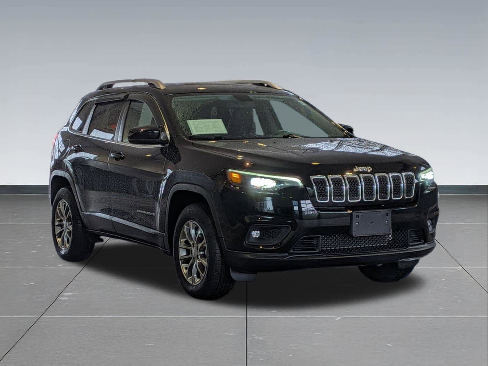Used 2019 Jeep Cherokee Latitude Plus w/ Cold Weather Group AWD/4WD image 8