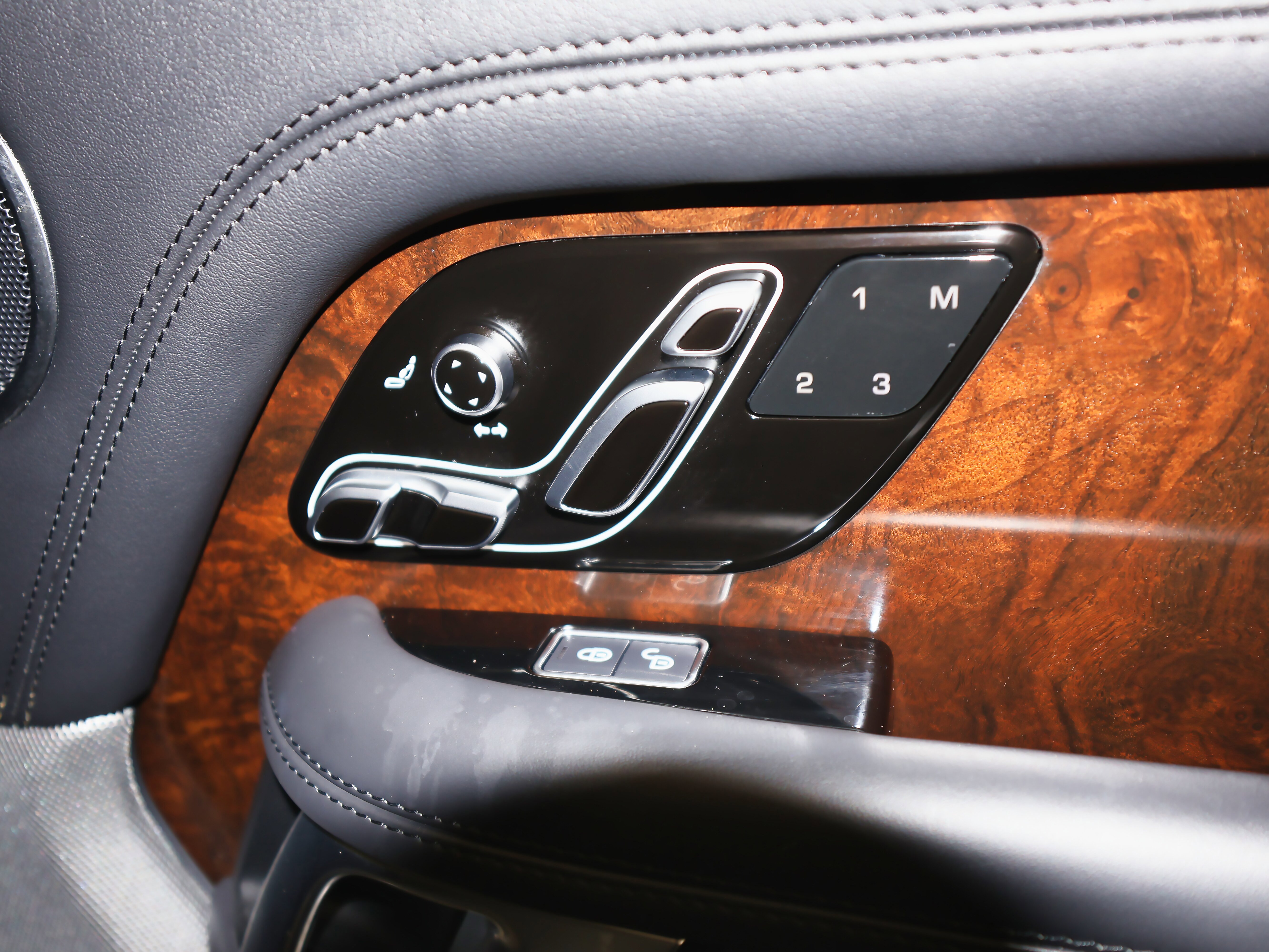 Used 2020 Land Rover Range Rover HSE image 48