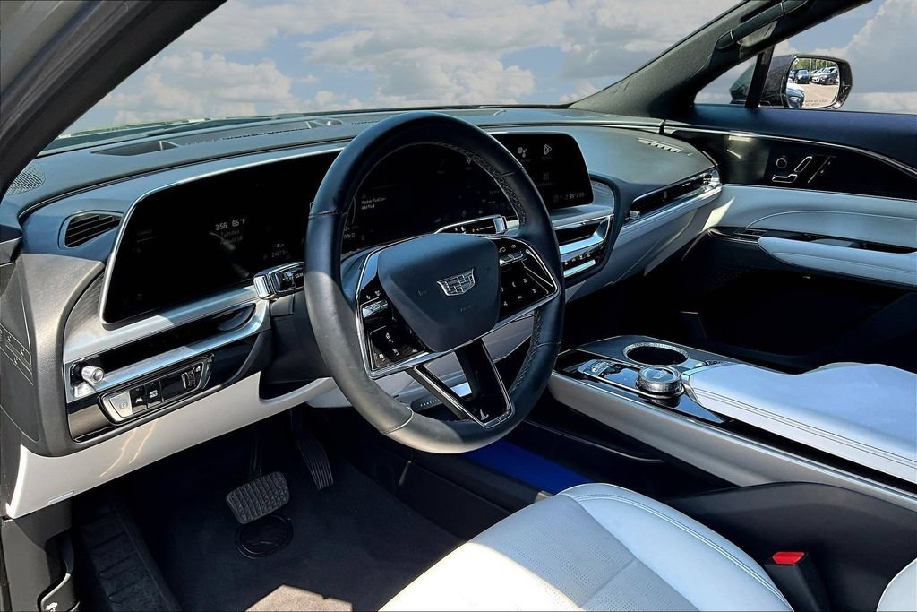 Used 2024 Cadillac Lyriq Luxury RWD image 17
