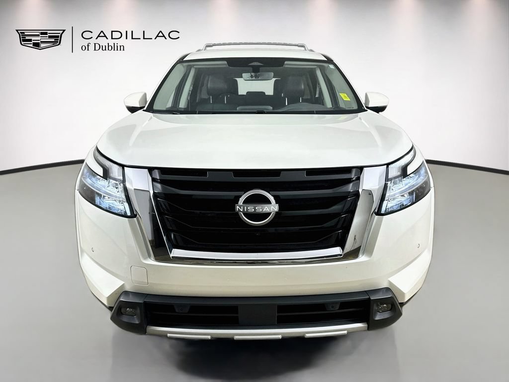 Used 2024 Nissan Pathfinder SL AWD/4WD image 2