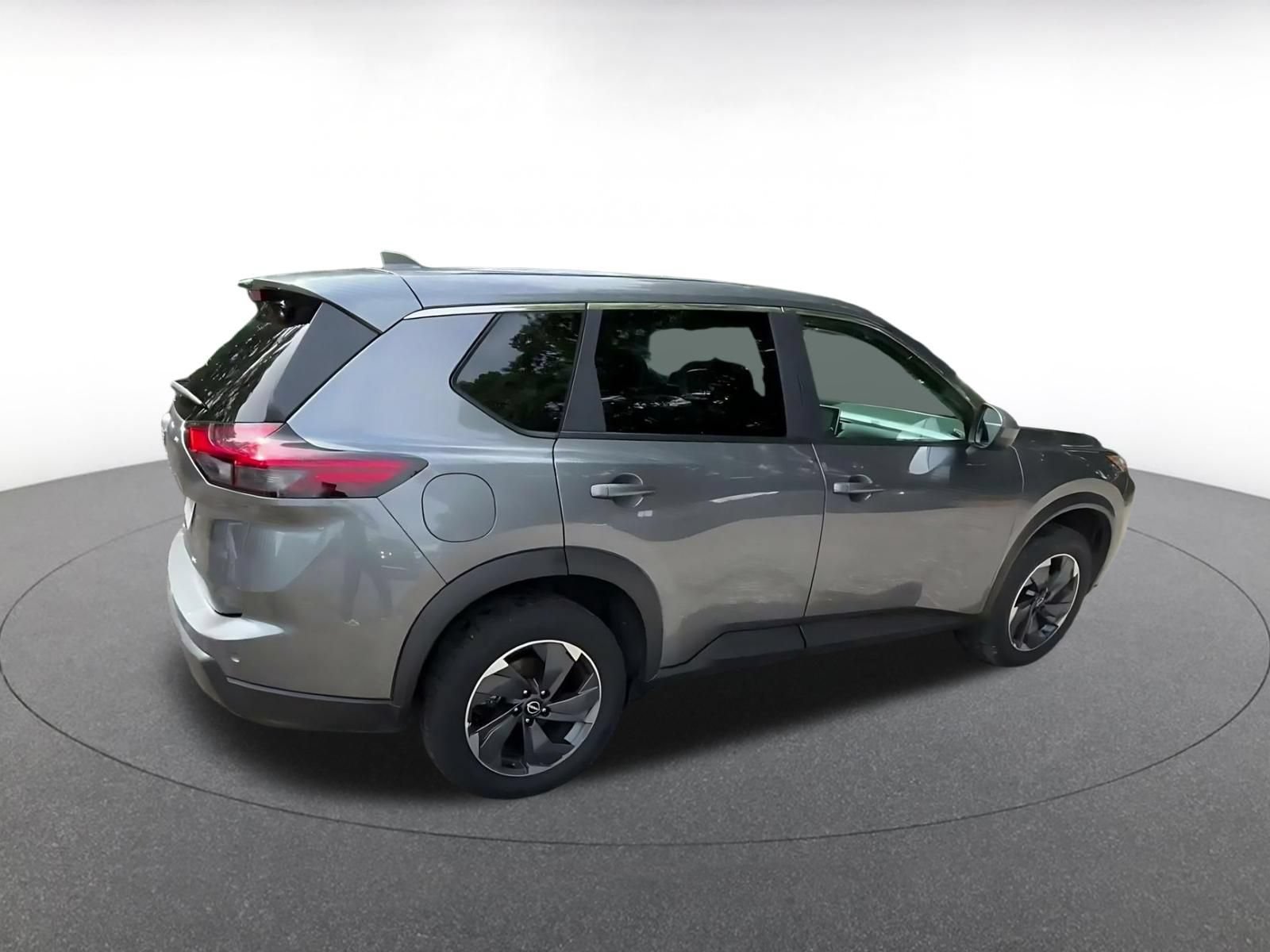 Used 2025 Nissan Rogue SV FWD image 14