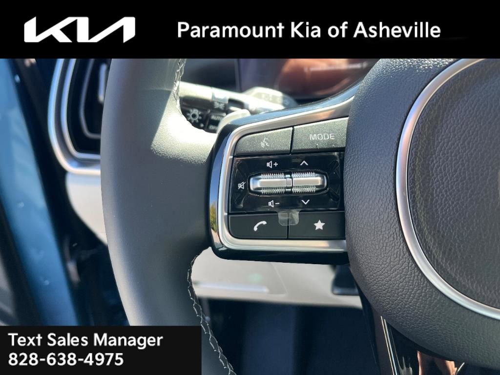 Certified 2025 Kia Sorento EX image 9