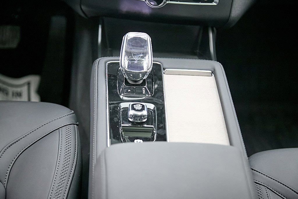 New 2026 Volvo XC90 B6 Plus w/ Protection Package Premier image 31