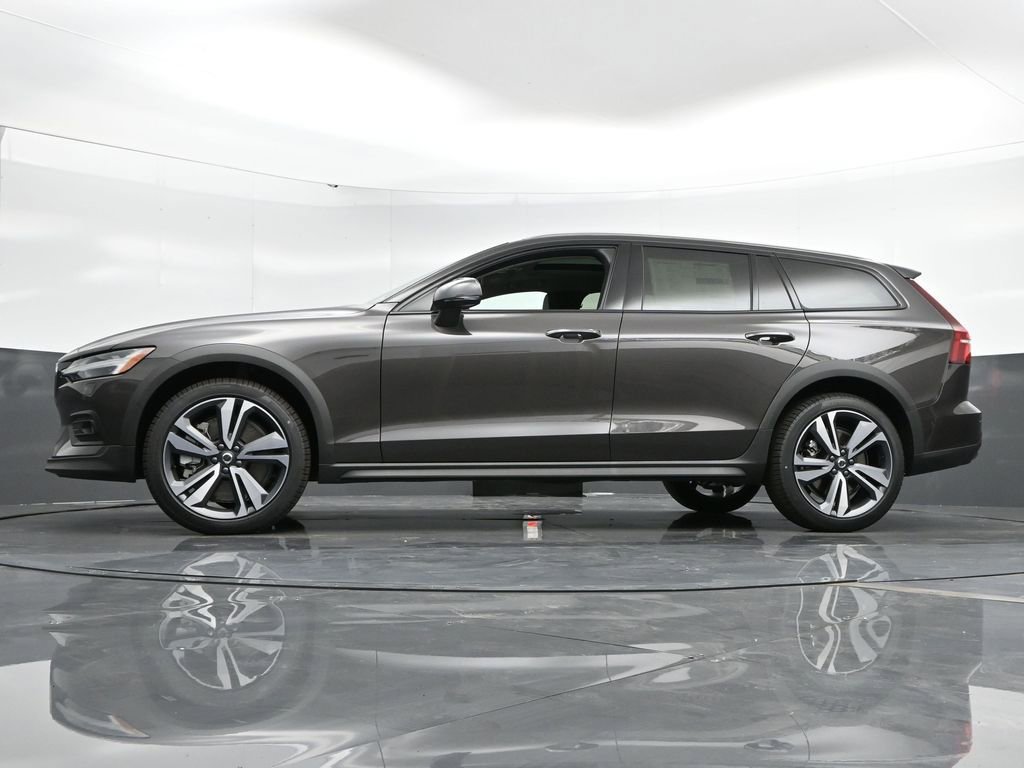 New 2025 Volvo V60 B5 Cross Country Plus w/ Protection Package Premier image 45