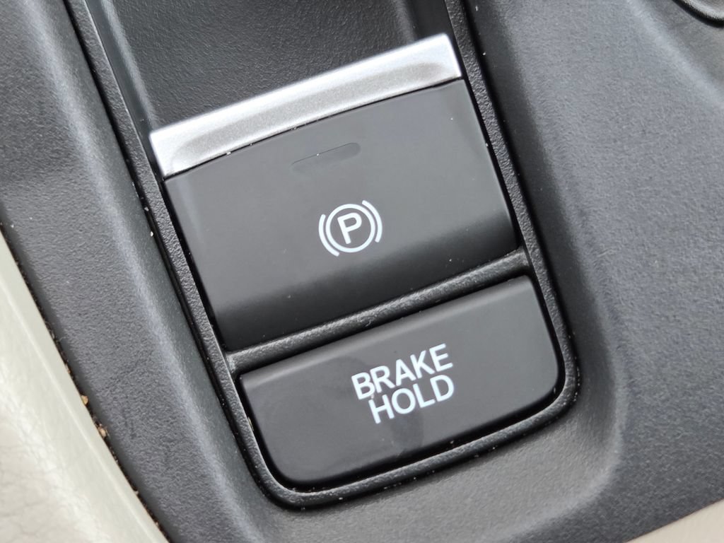 Certified 2025 Honda Accord LX image 6