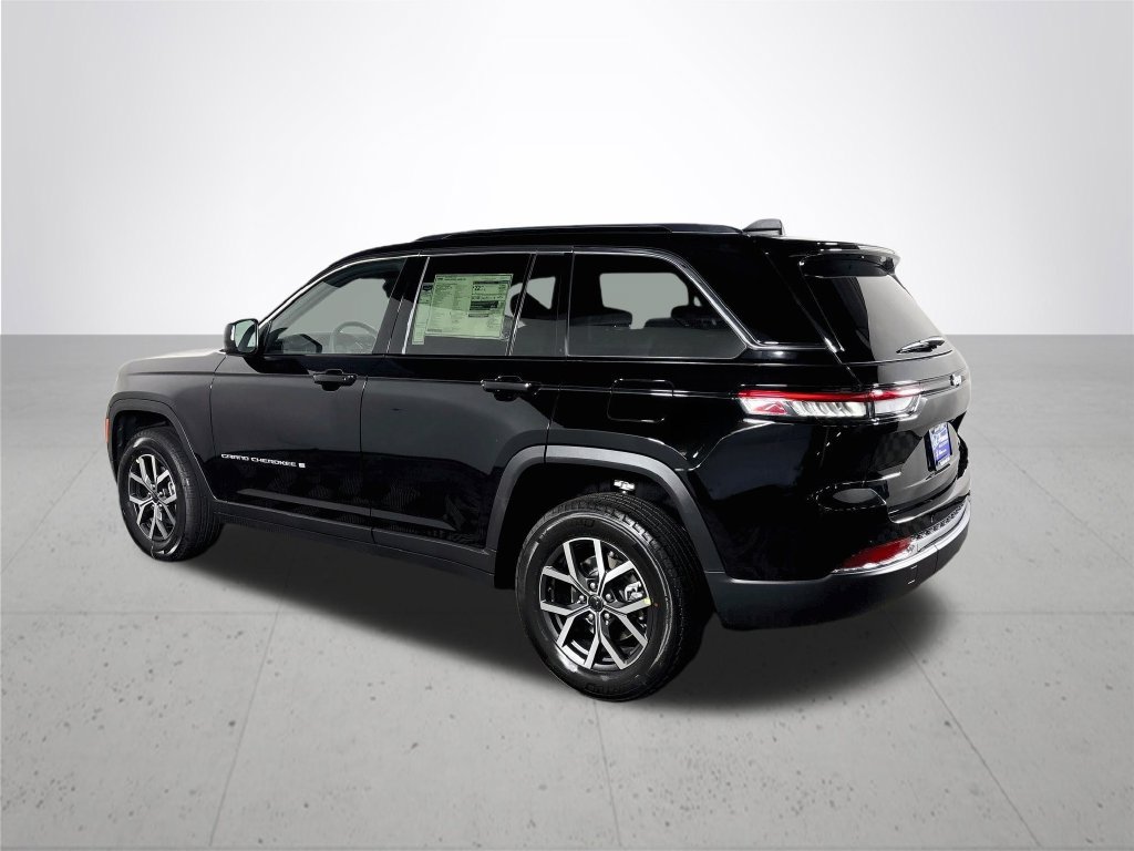 New 2027 Jeep Grand Cherokee Laredo X RWD image 8