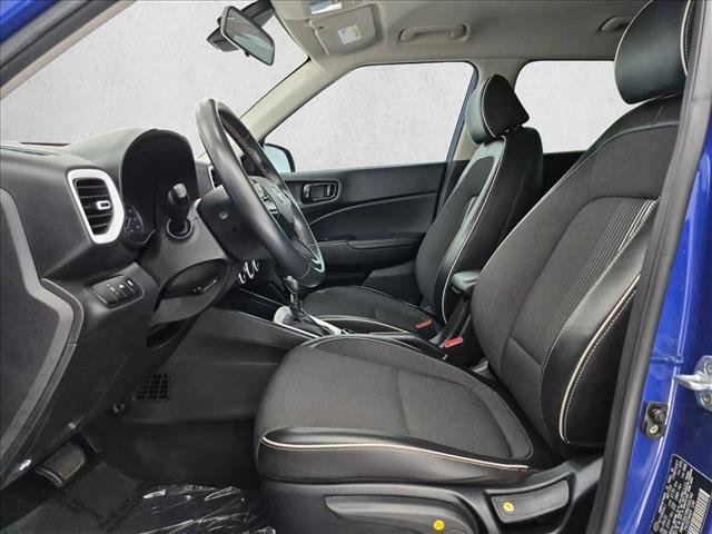 Certified 2022 Hyundai Venue Limited w/ Cargo Package FWD image 16