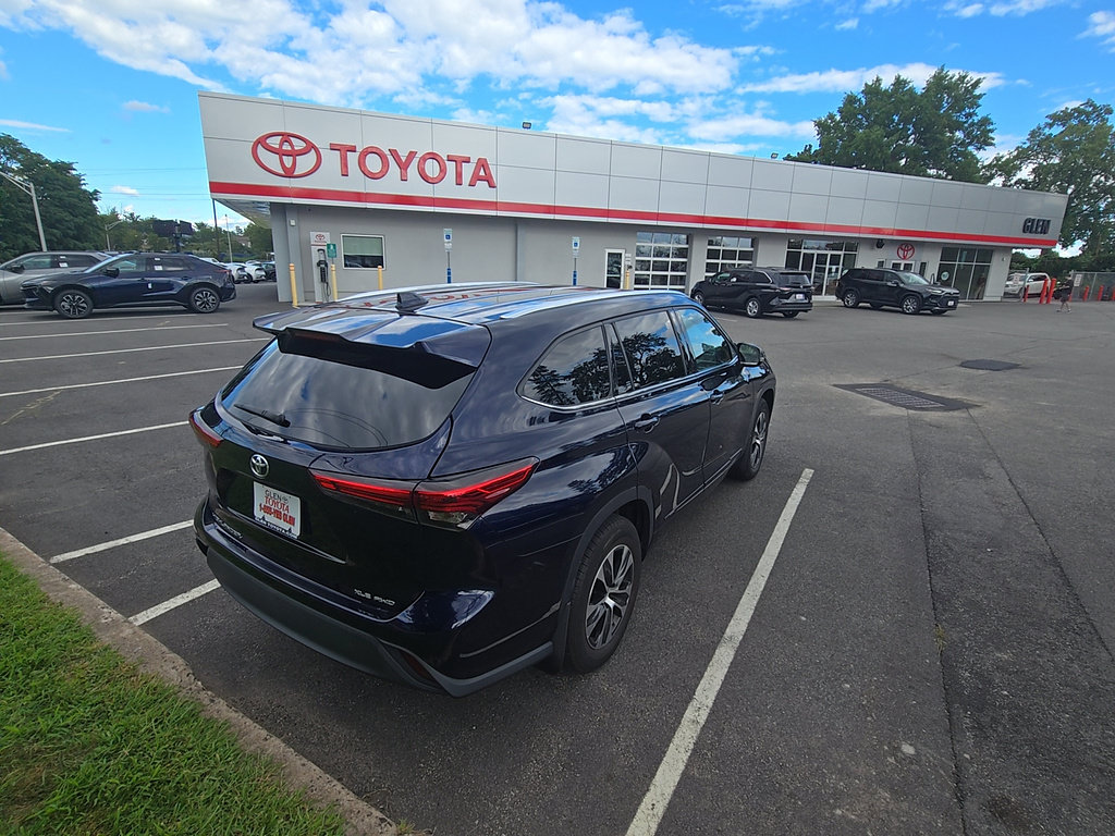 Certified 2021 Toyota Highlander XLE AWD/4WD image 23