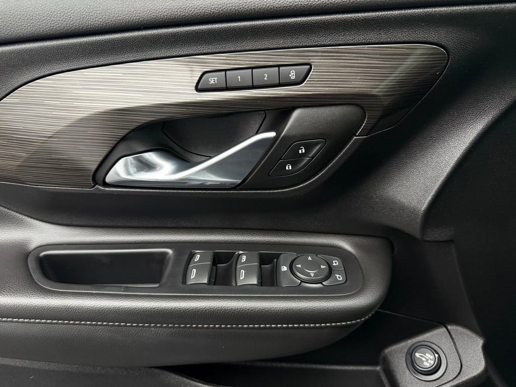 Used 2023 GMC Terrain SLT image 41