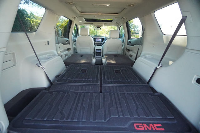 Used 2017 GMC Acadia Denali w/ Technology Package FWD image 27
