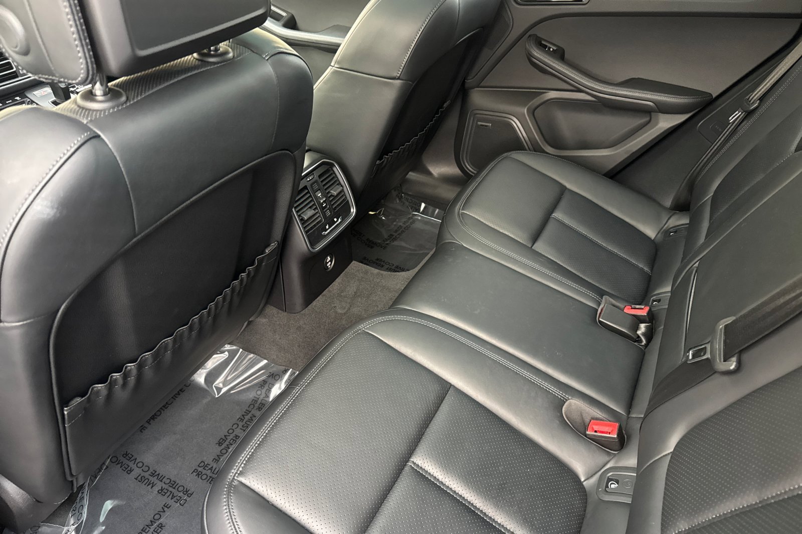 Used 2024 Porsche Macan image 12