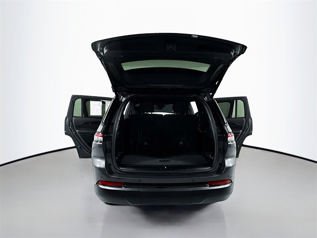 Used 2021 Jeep Grand Cherokee L Laredo image 23