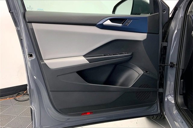 Certified 2023 Volkswagen Taos SE w/ Panoramic Sunroof Package image 23
